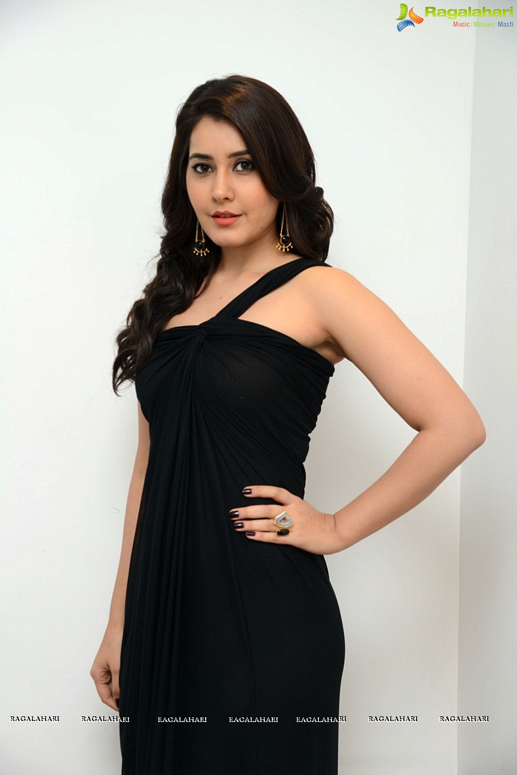 Raashi Khanna in Black Dress Photos