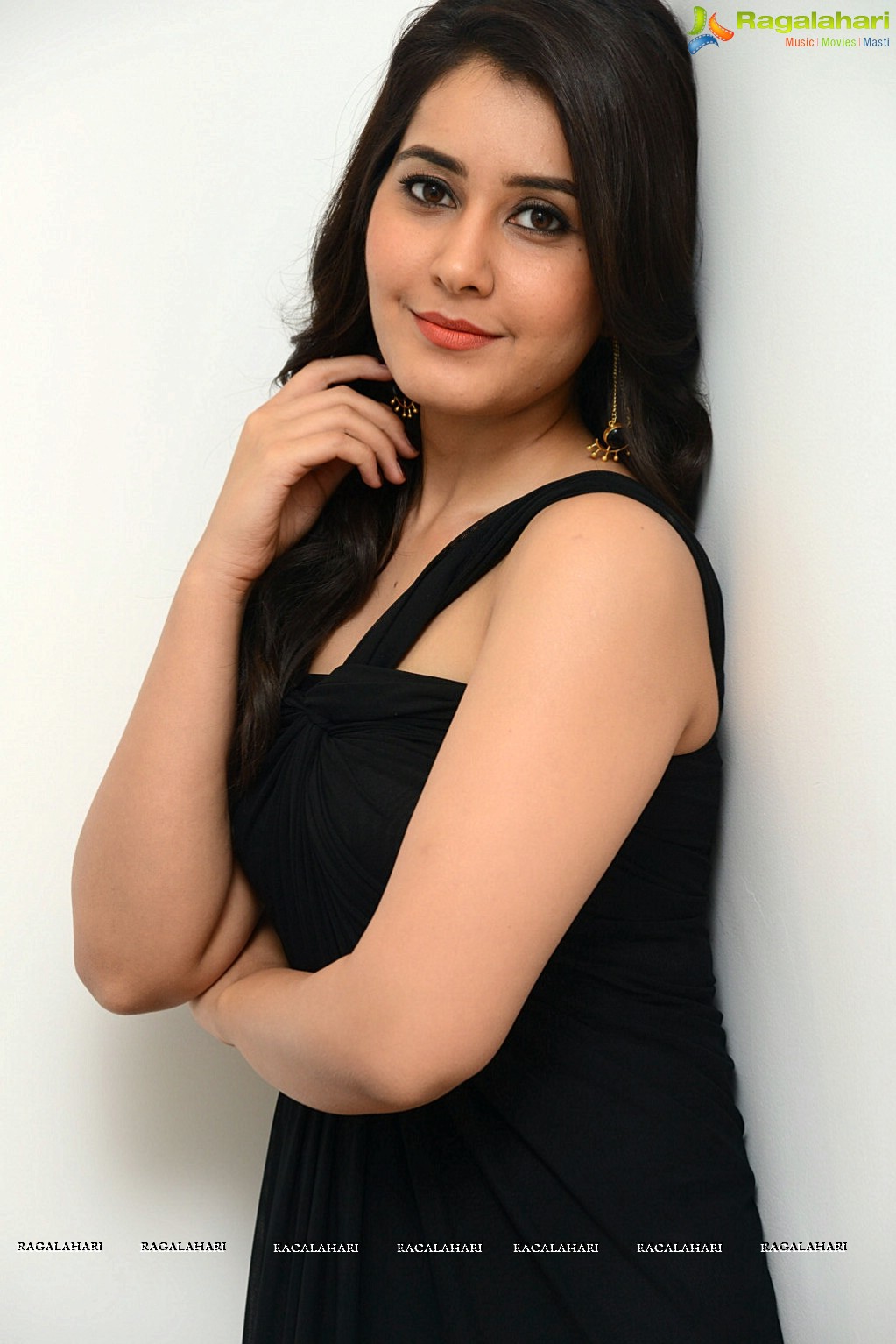 Raashi Khanna in Black Dress Photos