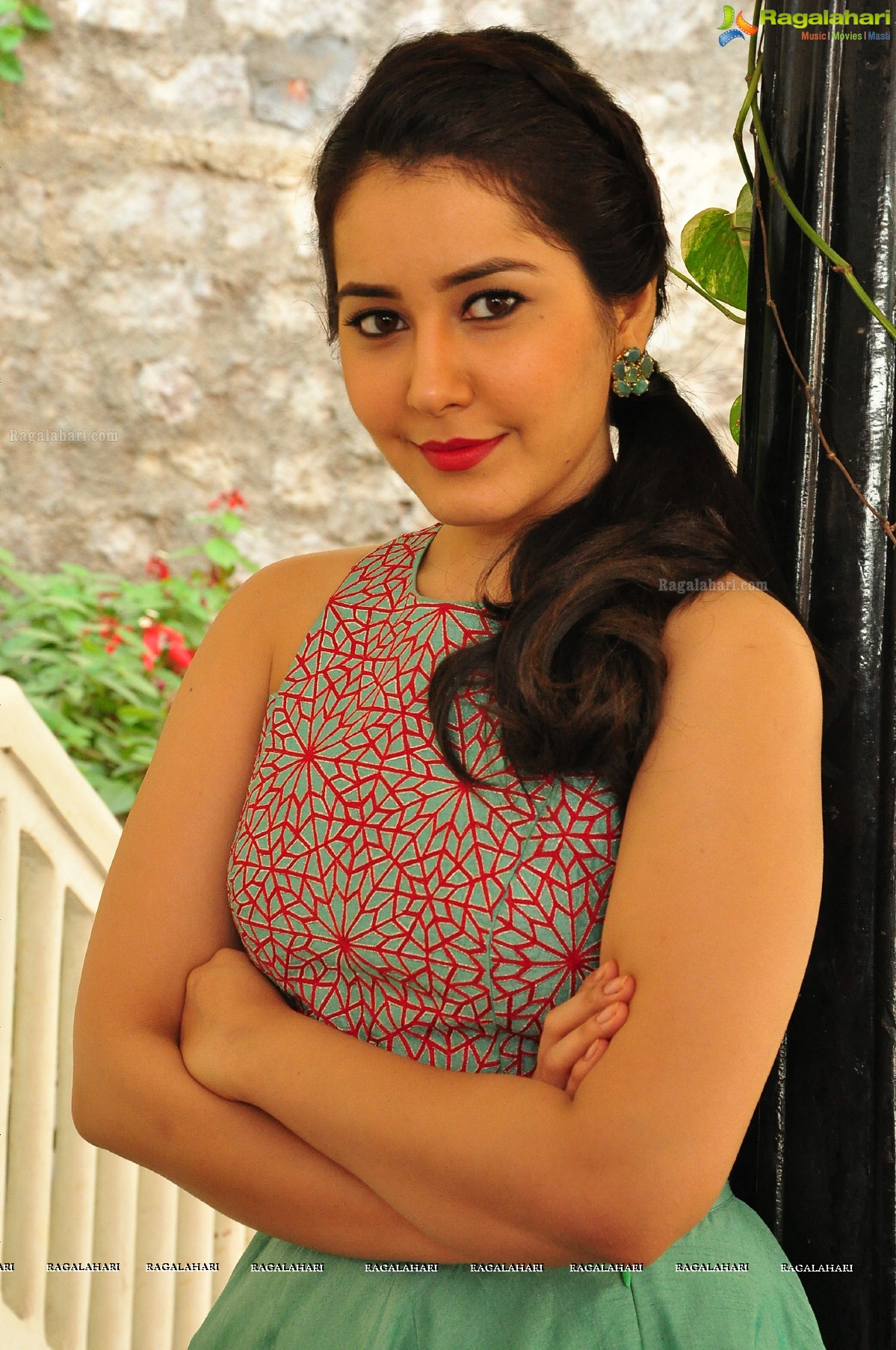 Raashi Khanna Cute Stills