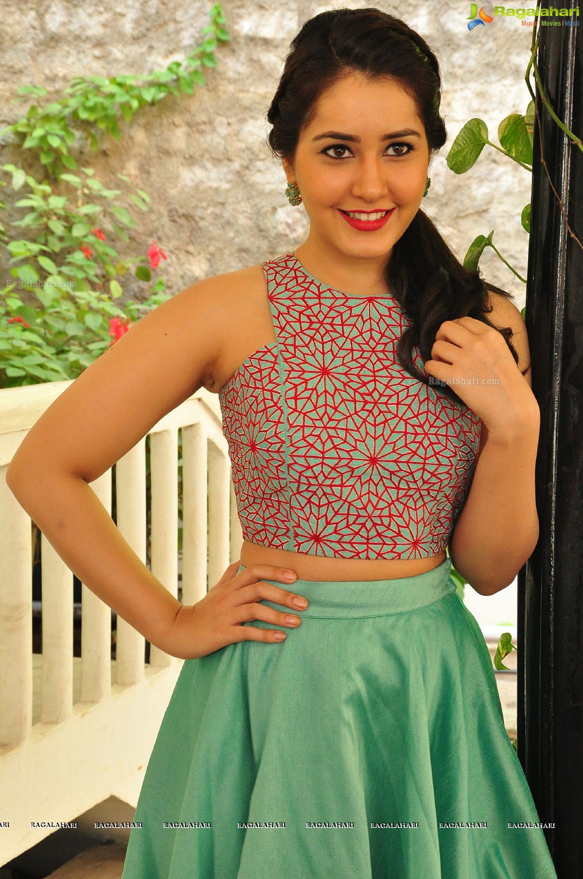 Raashi Khanna Cute Stills