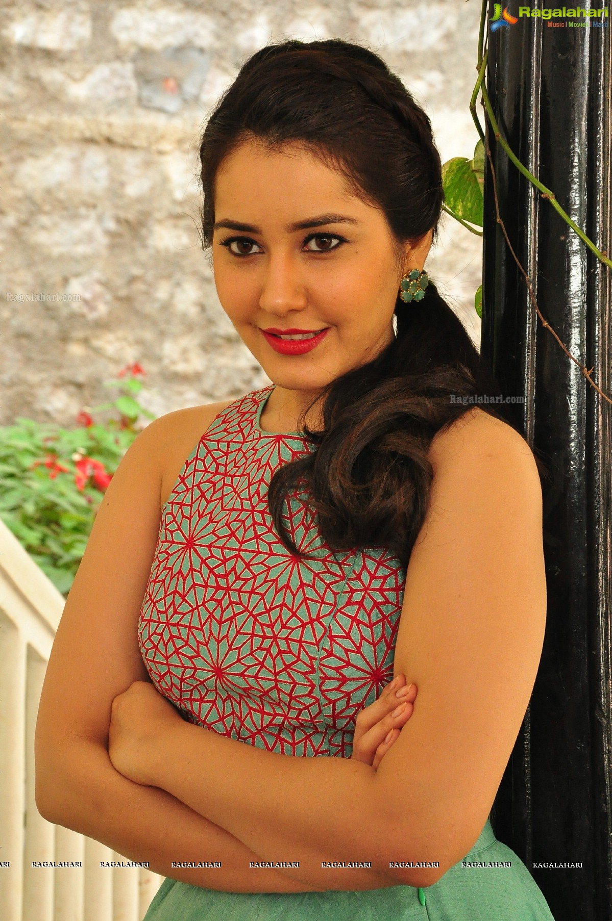 Raashi Khanna Cute Stills