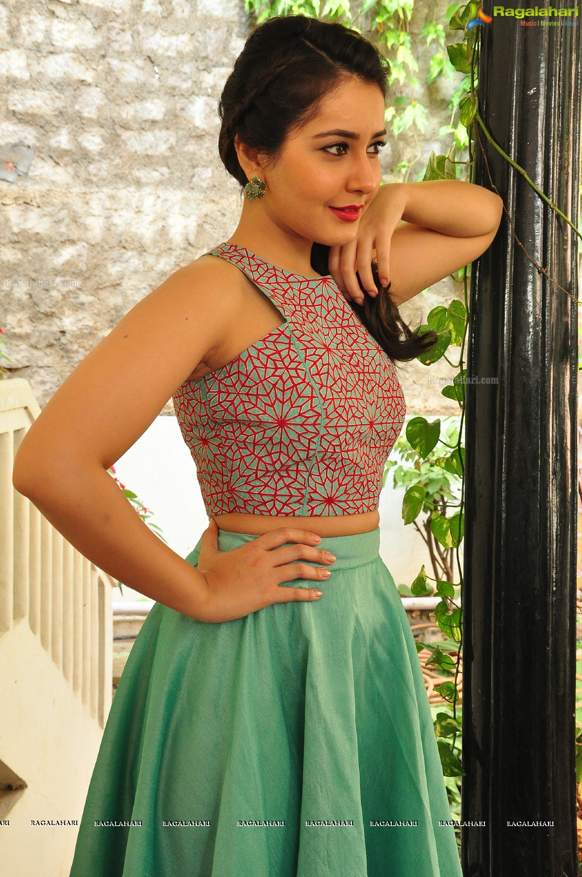 Raashi Khanna Cute Stills