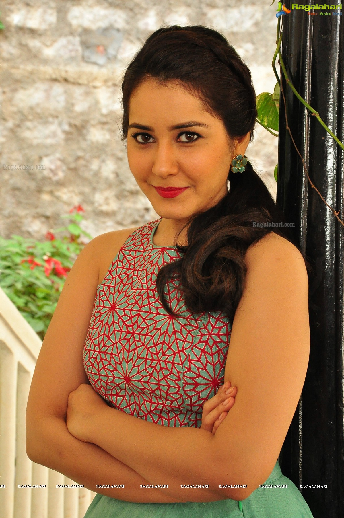 Raashi Khanna Cute Stills