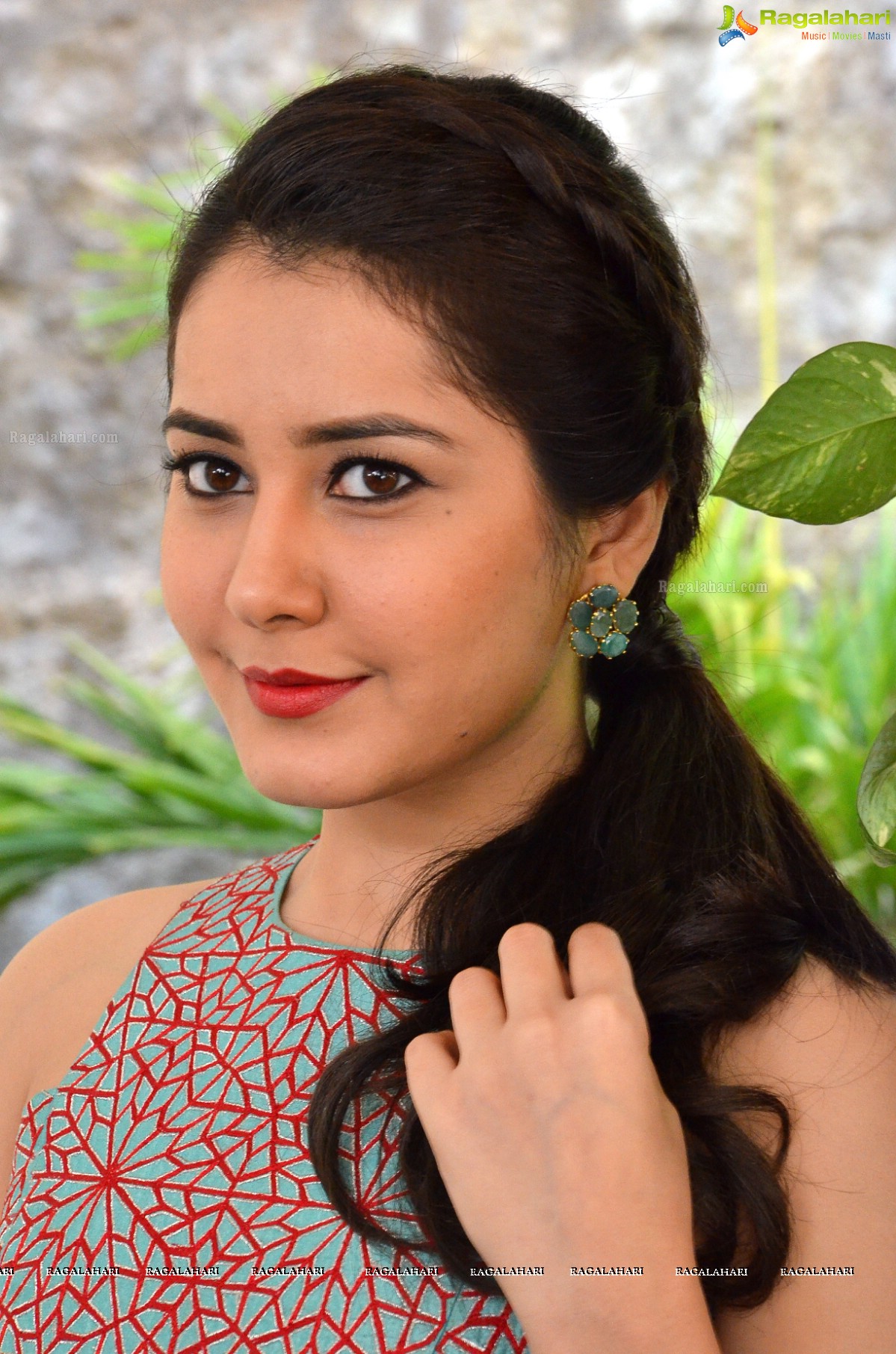 Raashi Khanna Cute Stills