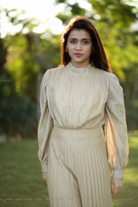 Mannara Chopra HD Wallpapers