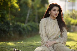 Mannara Chopra HD Wallpapers