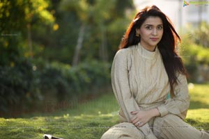 Mannara Chopra HD Wallpapers