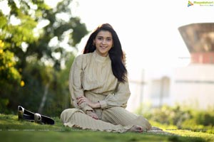 Mannara Chopra HD Wallpapers