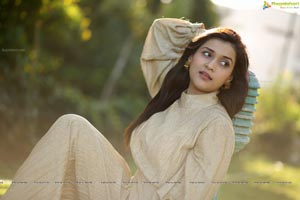 Mannara Chopra HD Wallpapers