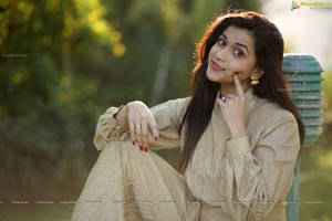 Mannara Chopra HD Wallpapers