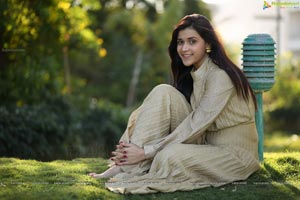 Mannara Chopra HD Wallpapers