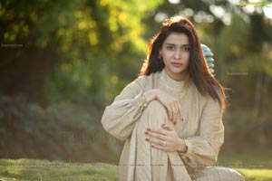 Mannara Chopra HD Wallpapers