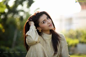 Mannara Chopra HD Wallpapers