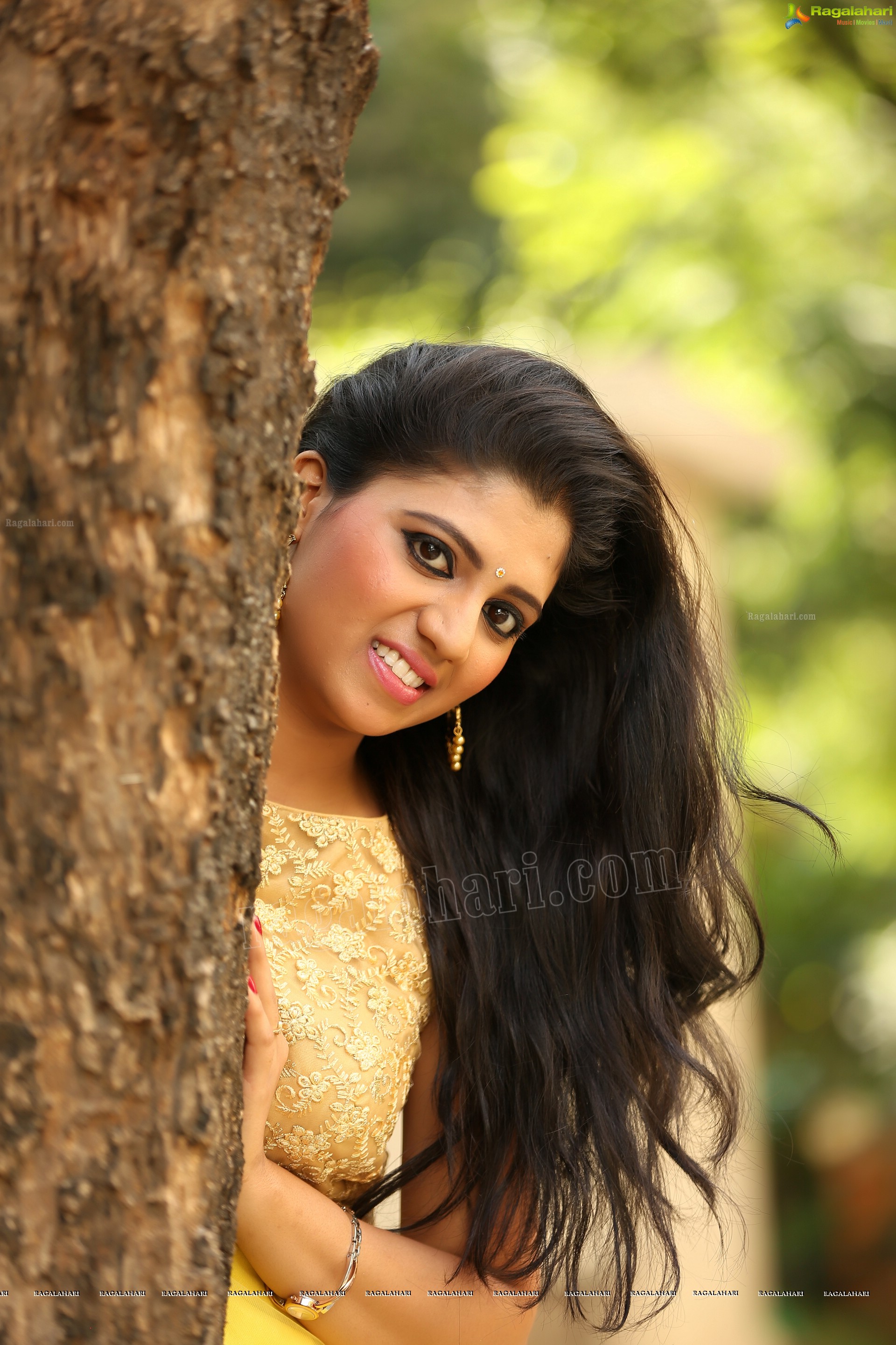 Divya Kola (Exclusive) (High Definition)