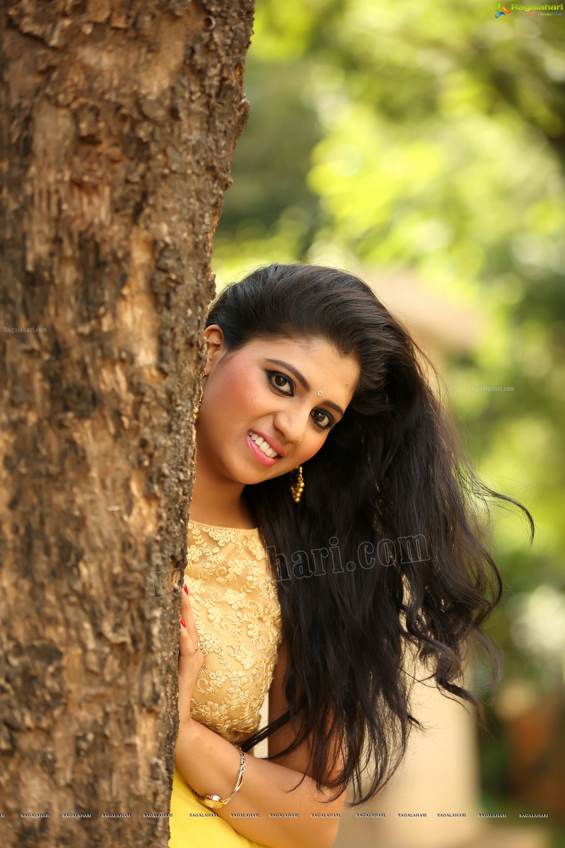 Divya Kola (Exclusive) (High Definition)