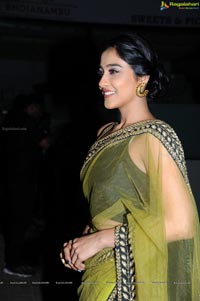 Regina Cassandra Photos