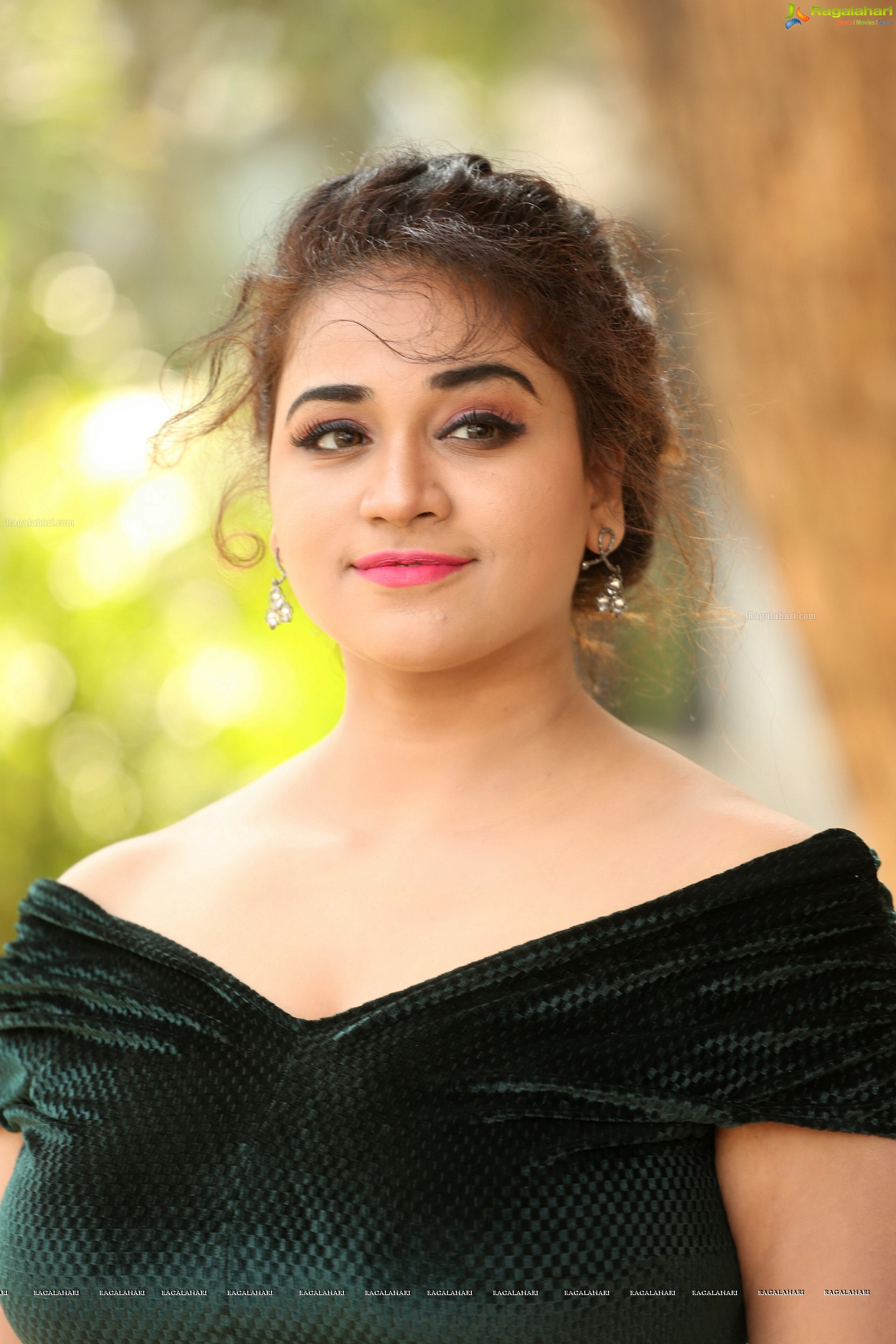 Jayathi at Lachchi Interview (High Definition)