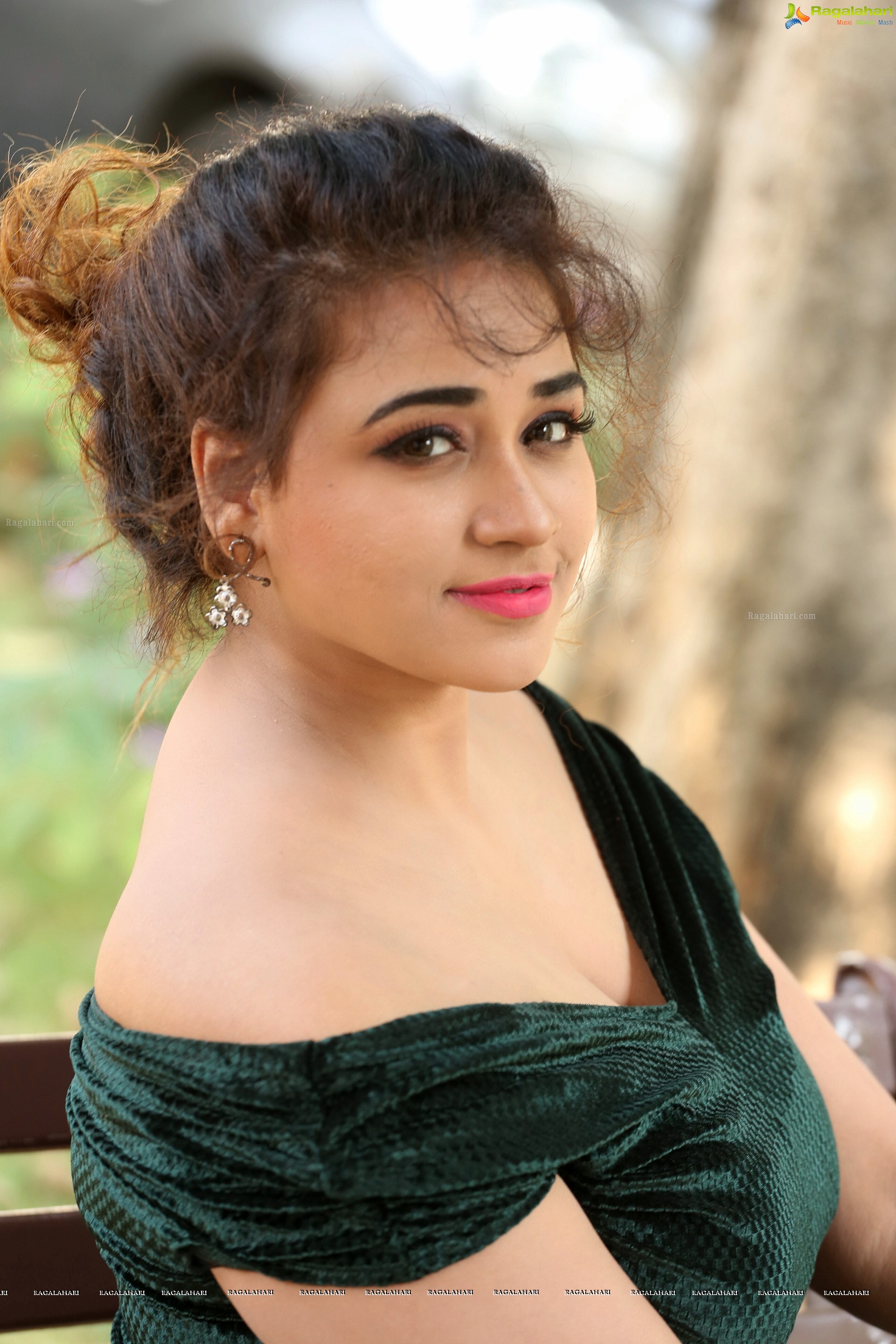 Jayathi at Lachchi Interview (High Definition)