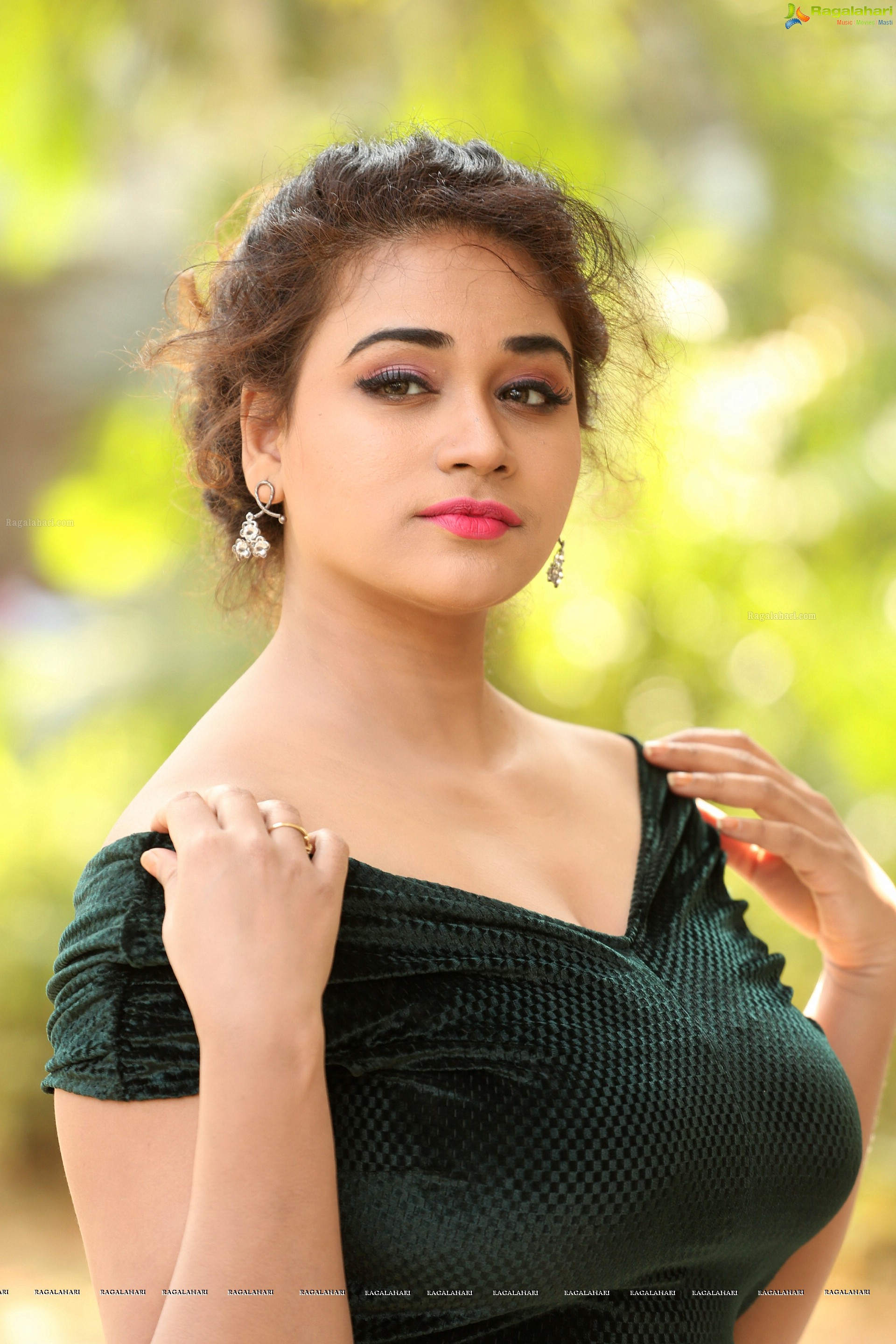 Jayathi at Lachchi Interview (High Definition)