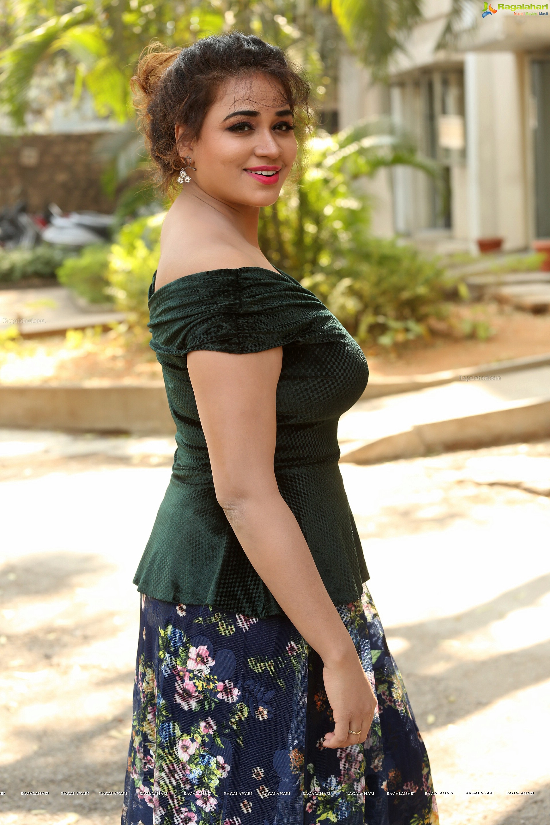 Jayathi at Lachchi Interview (High Definition)