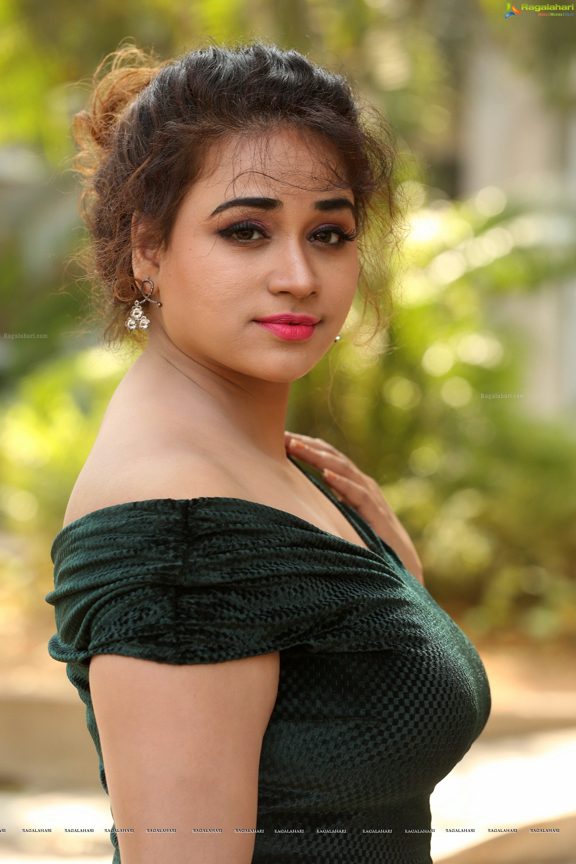 Jayathi at Lachchi Interview (High Definition)