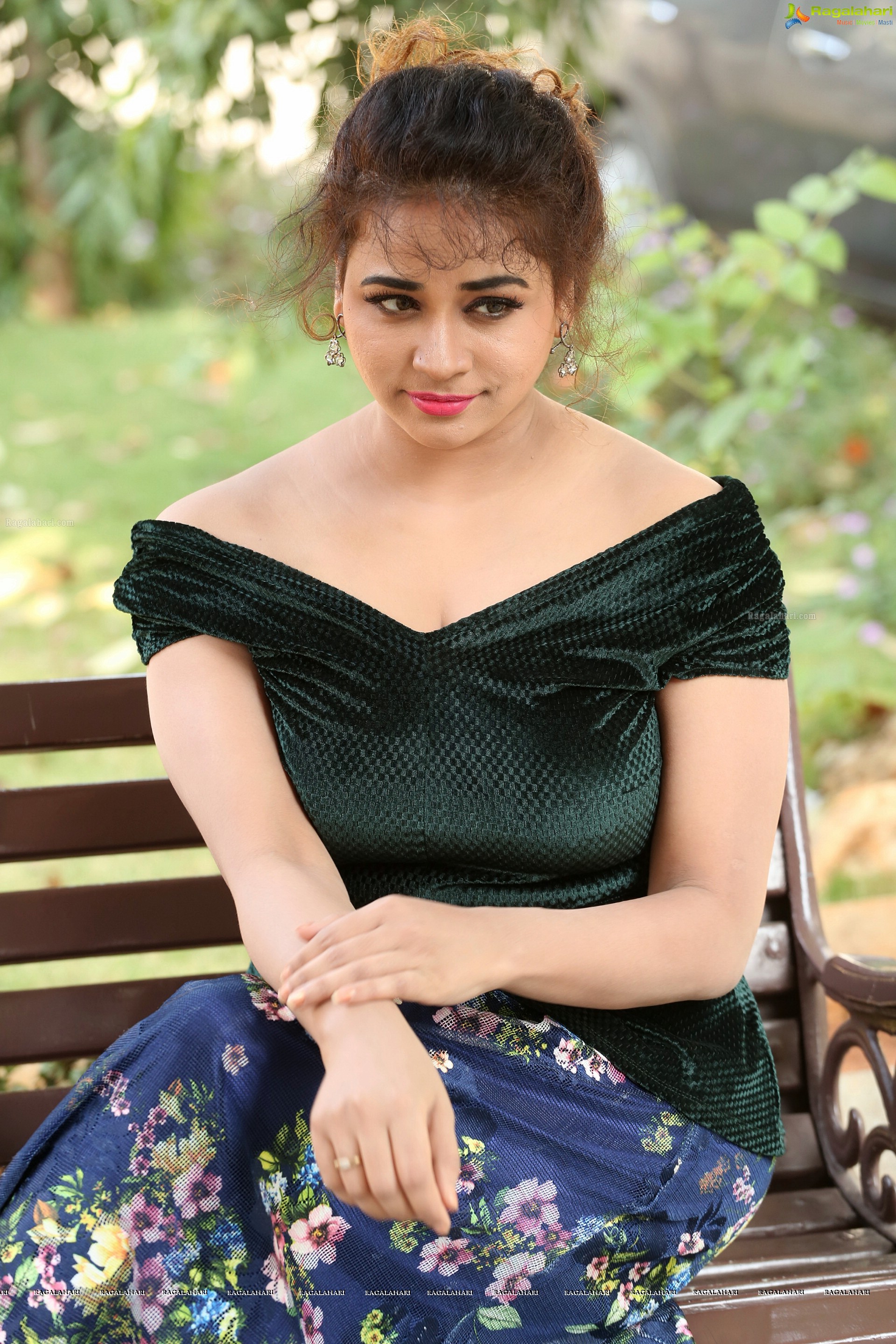 Jayathi at Lachchi Interview (High Definition)