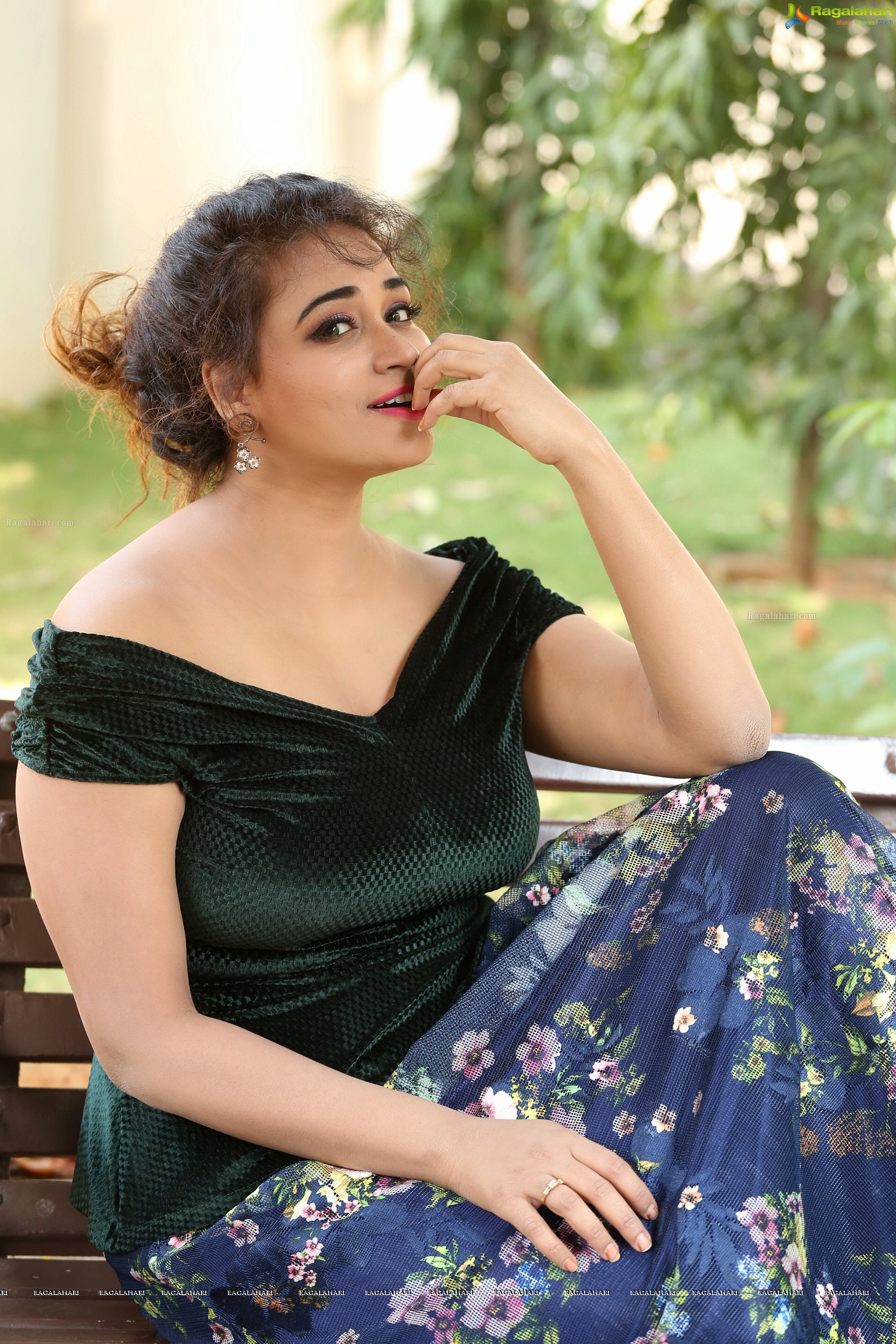 Jayathi at Lachchi Interview (High Definition)