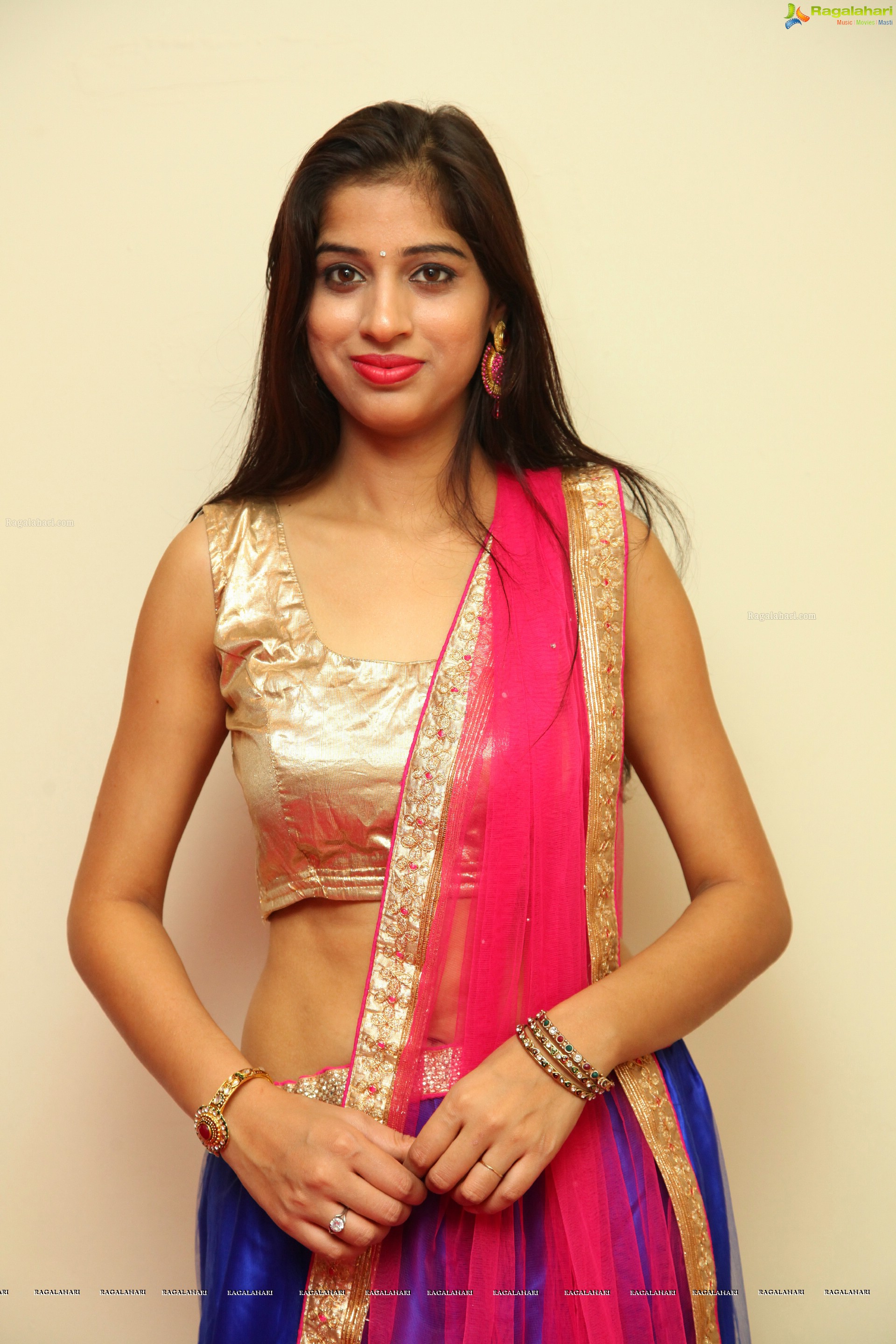 Naziya Khan at Trendz by Santhi Kathiravan Exhibition and Sale (High Definition)