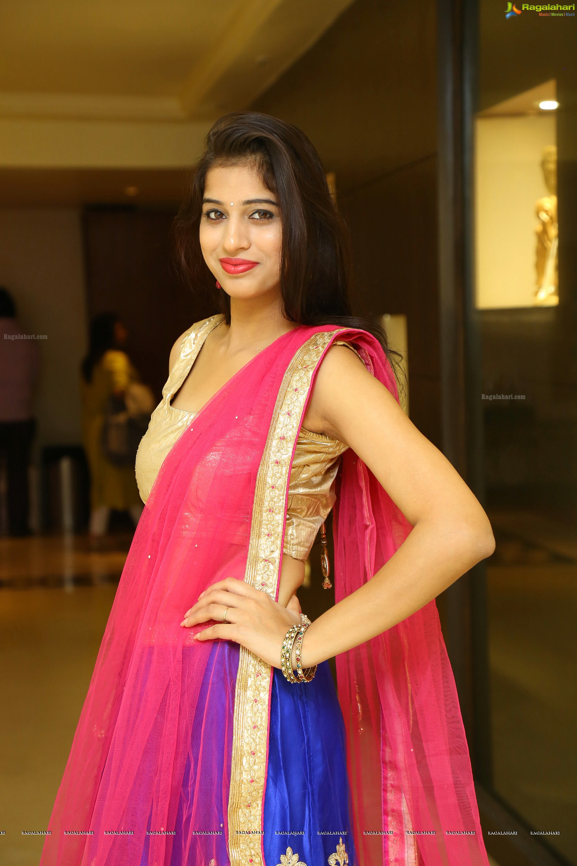 Naziya Khan at Trendz by Santhi Kathiravan Exhibition and Sale (High Definition)