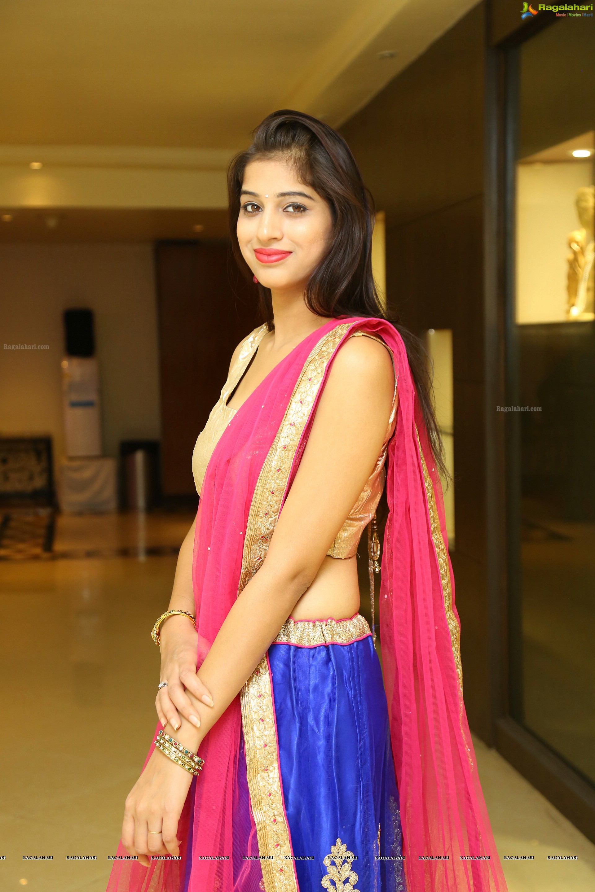 Naziya Khan at Trendz by Santhi Kathiravan Exhibition and Sale (High Definition)