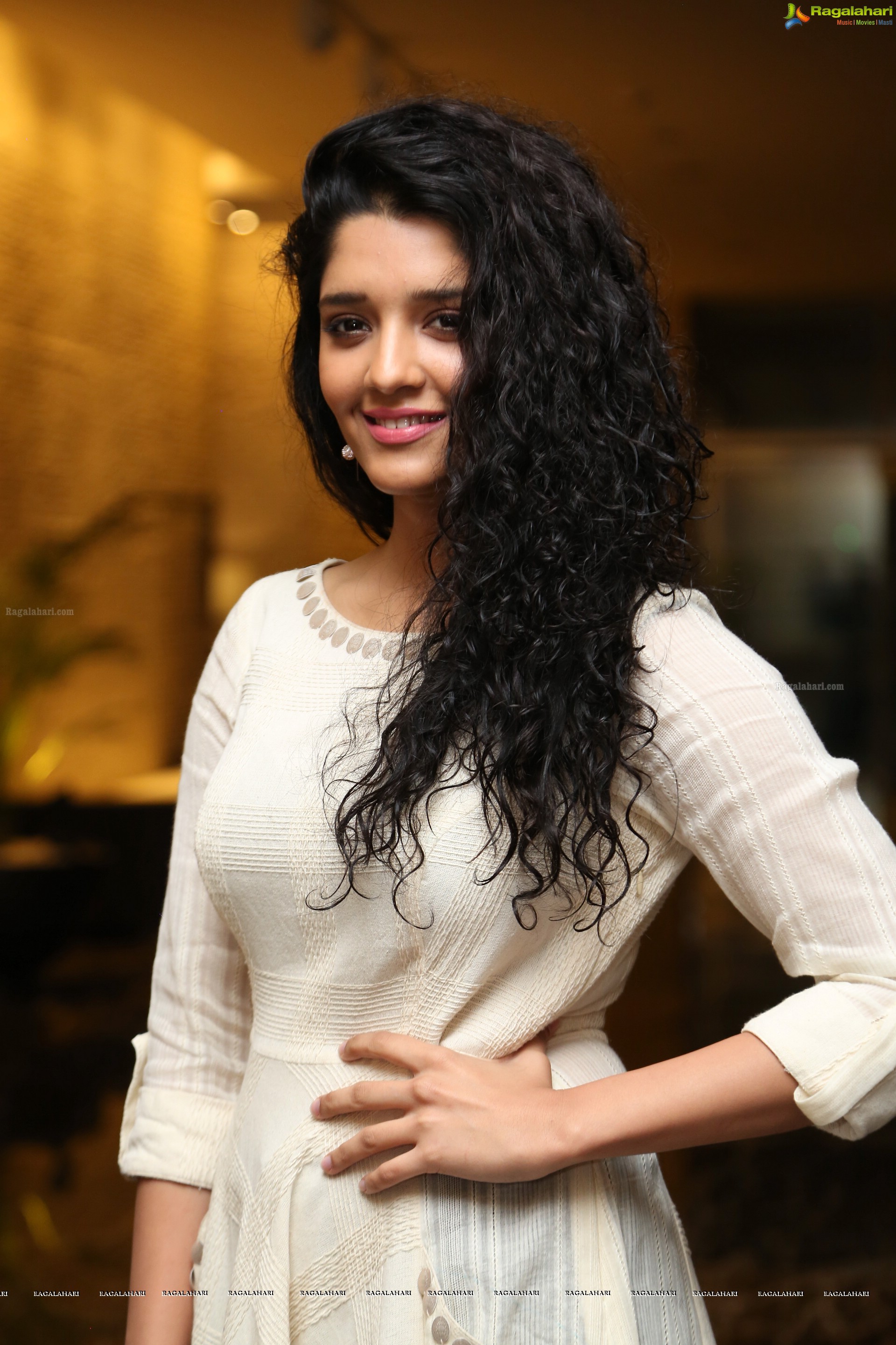 Ritika Singh at My South Diva Calendar 2018 Launch (High Definition)