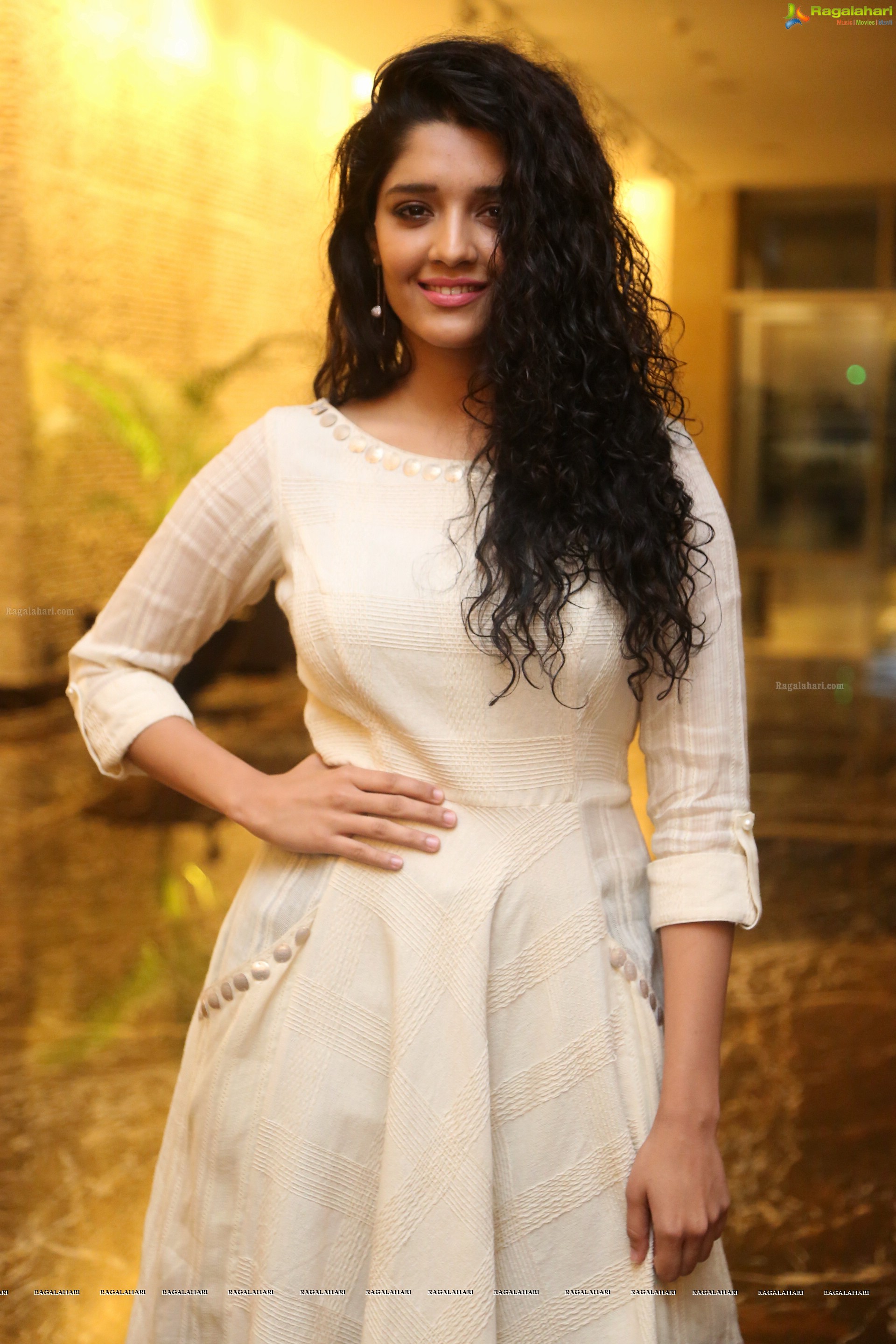 Ritika Singh at My South Diva Calendar 2018 Launch (High Definition)