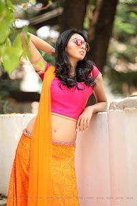 Kaneesha Heroine Photos