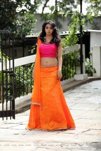 Kaneesha Heroine Photos