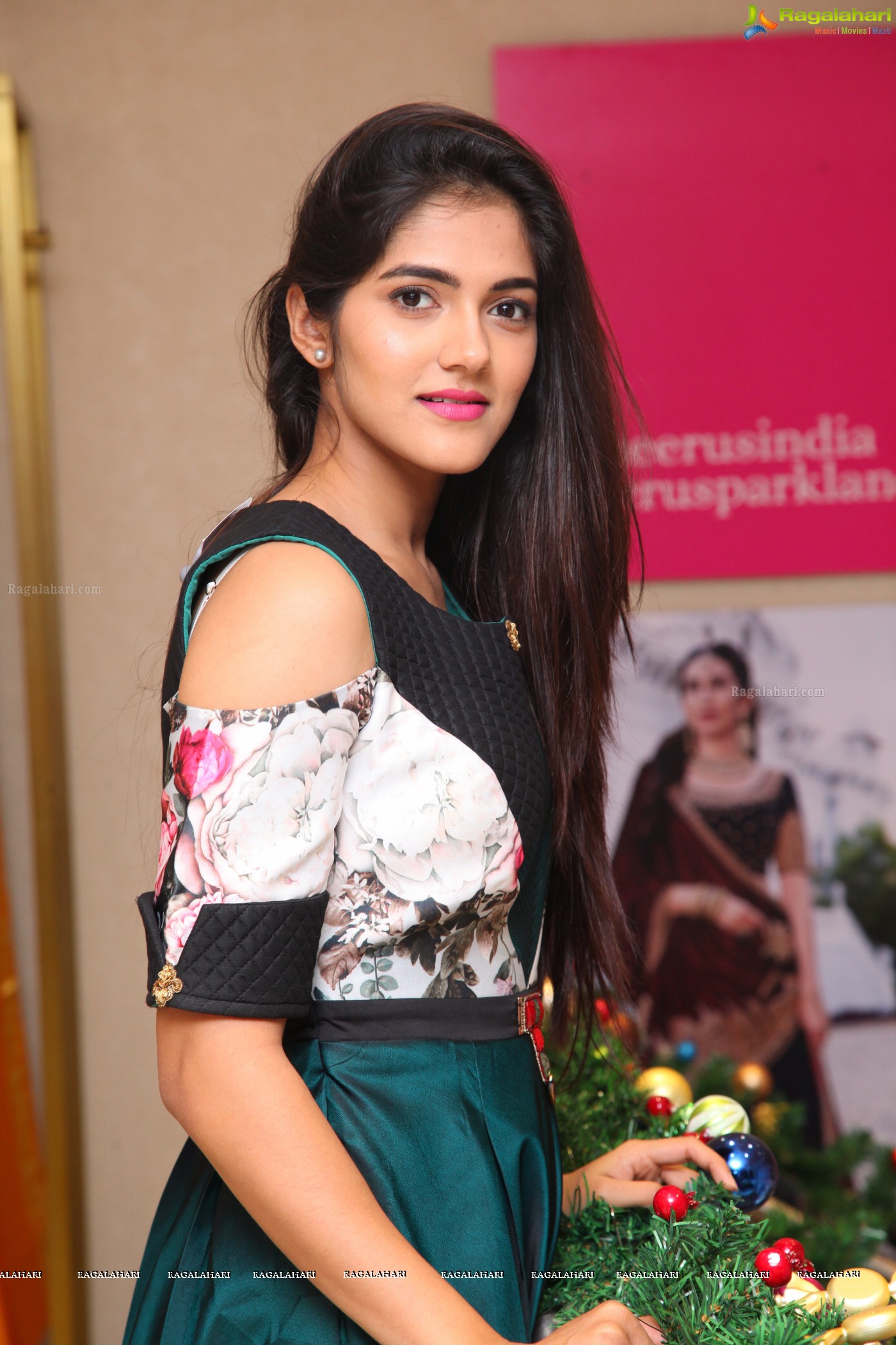 Simran Choudhary at Neeru's Exclusive Showroom Launch, Secunderabad (Posters)