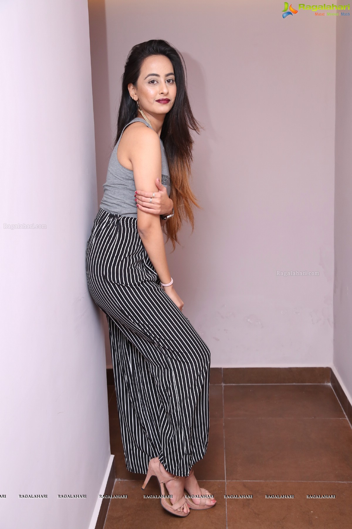 Ameeksha Amy Pawar at Shapes Style Lounge Get Together Party