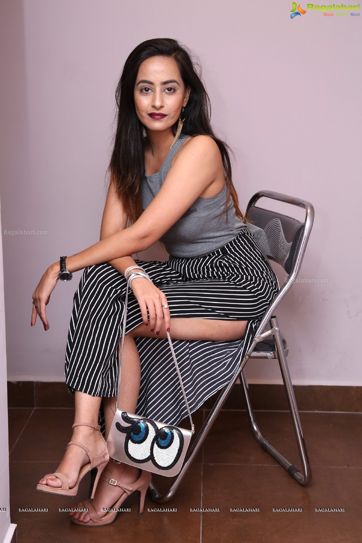 Ameeksha Amy Pawar at Shapes Style Lounge Get Together Party