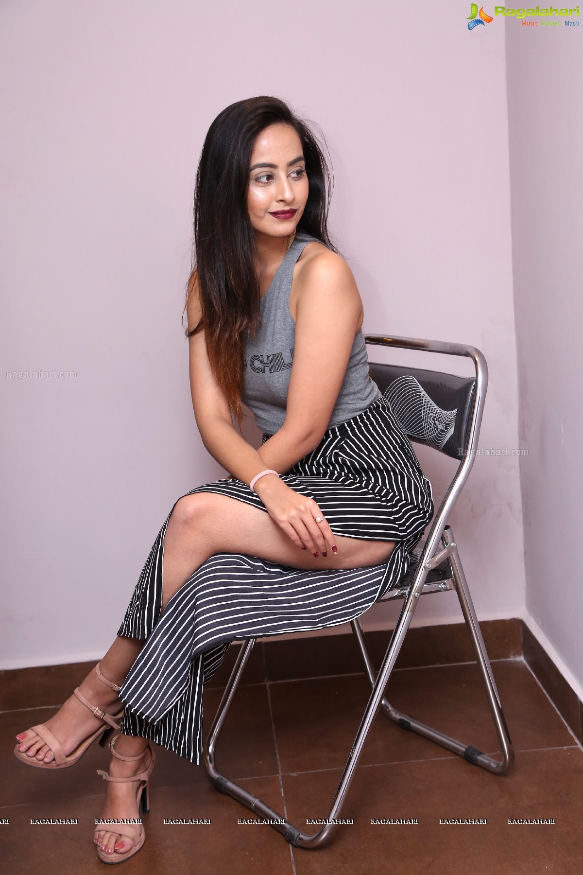 Ameeksha Amy Pawar at Shapes Style Lounge Get Together Party