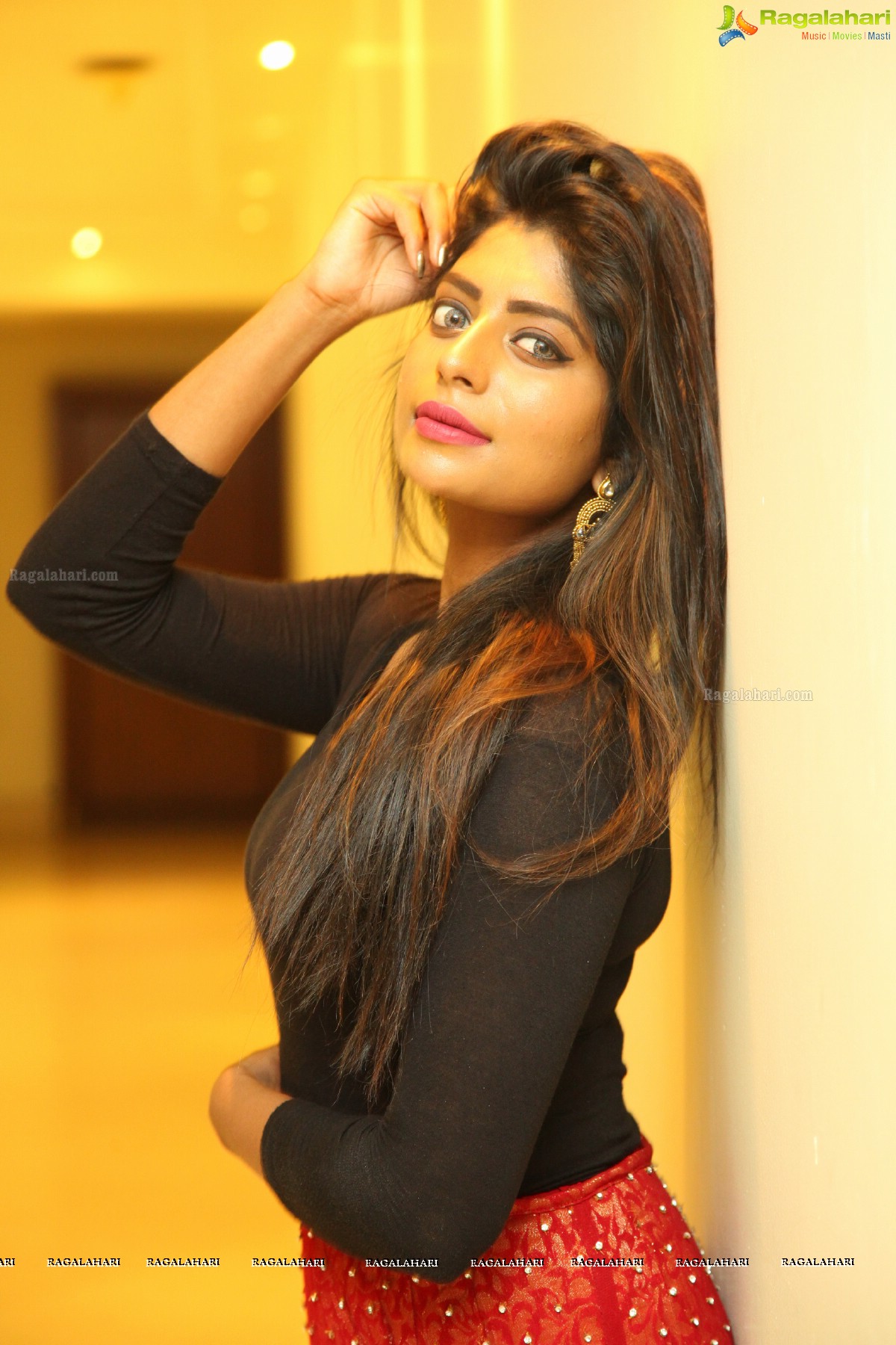 Mounicaa Reddy at Trendz by Santhi Kathiravan Exhibition and Sale