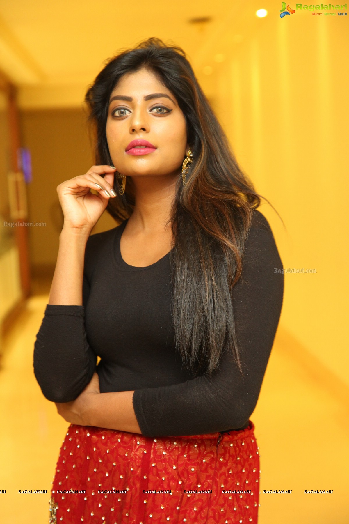 Mounicaa Reddy at Trendz by Santhi Kathiravan Exhibition and Sale