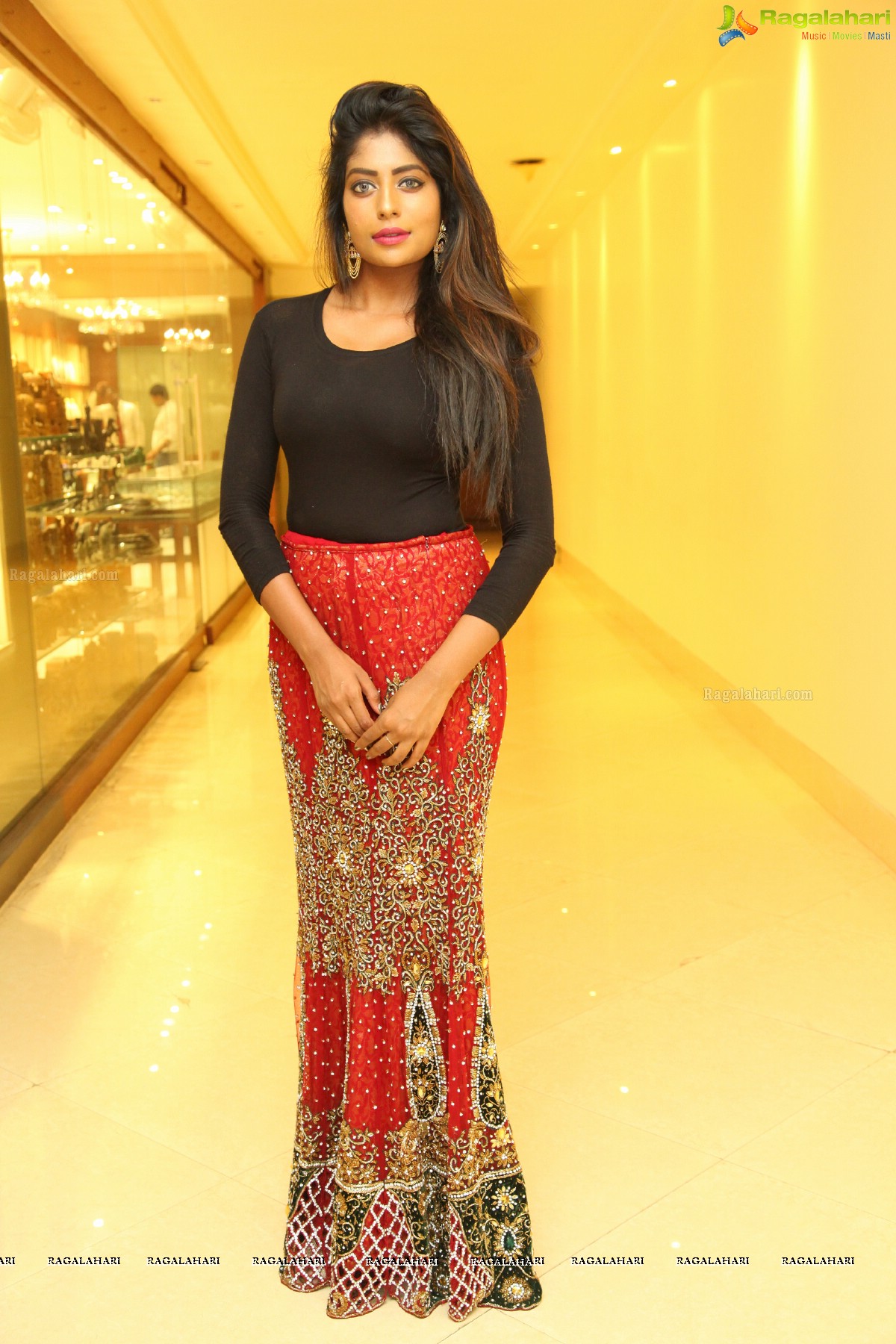 Mounicaa Reddy at Trendz by Santhi Kathiravan Exhibition and Sale