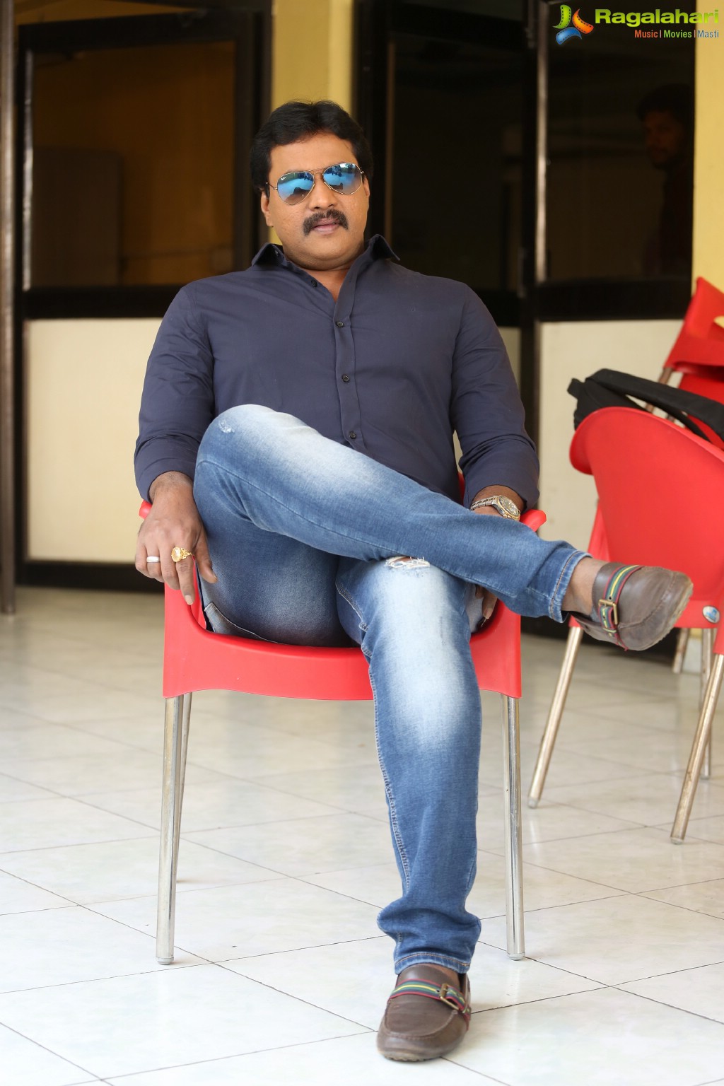 Sunil at 2 Countries Movie Interview