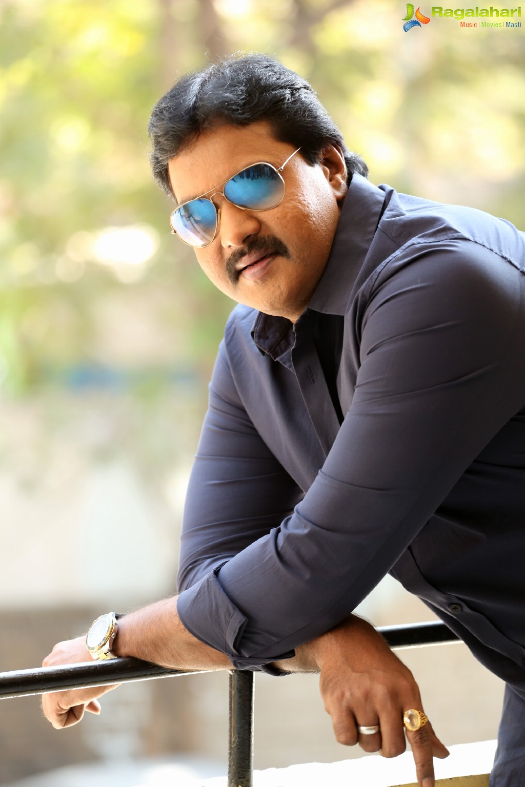 Sunil at 2 Countries Movie Interview