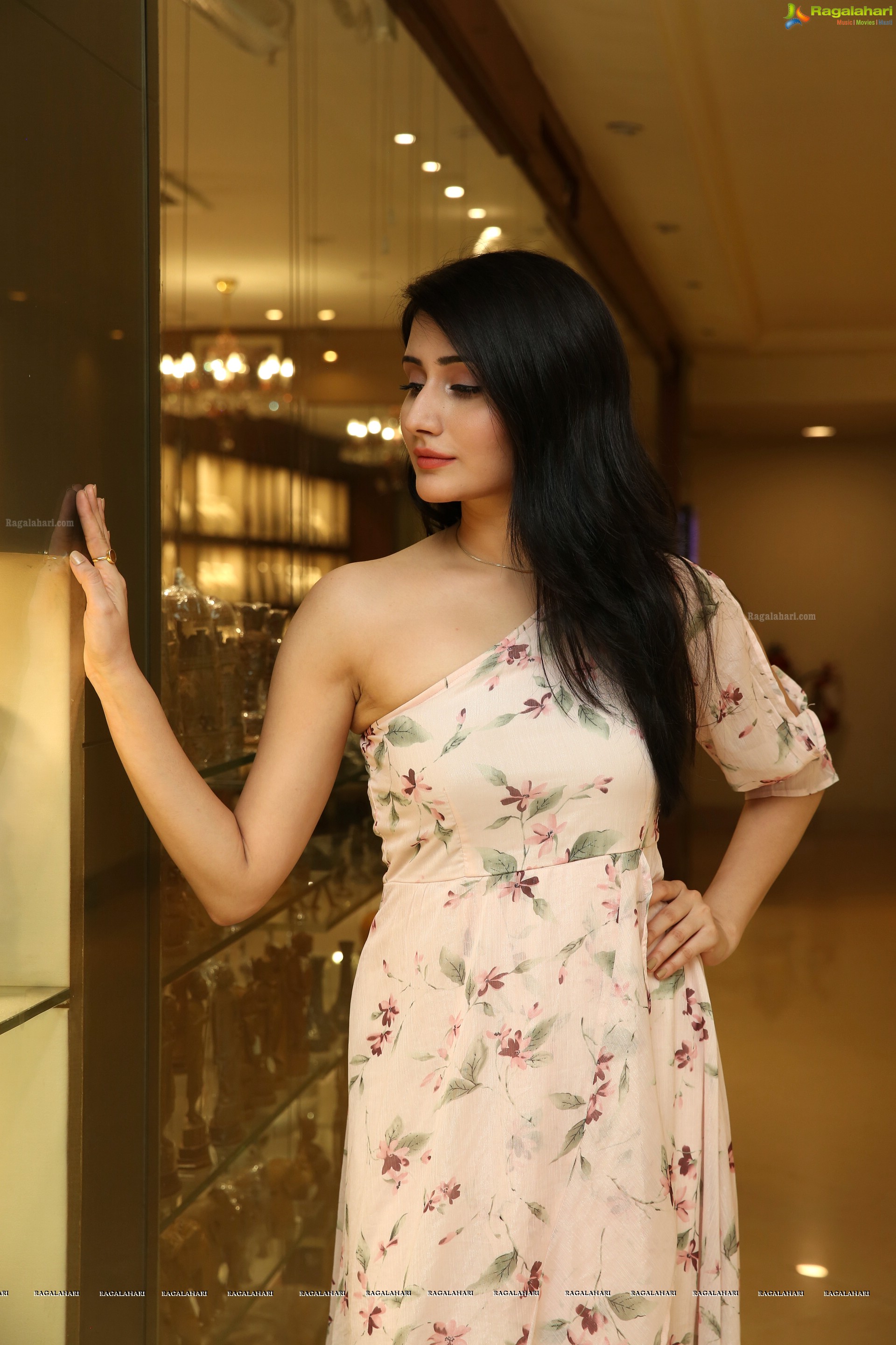 Monica Sharma @ The Grand Wedding Edit Of Sutraa Exhibition Launch - HD Gallery