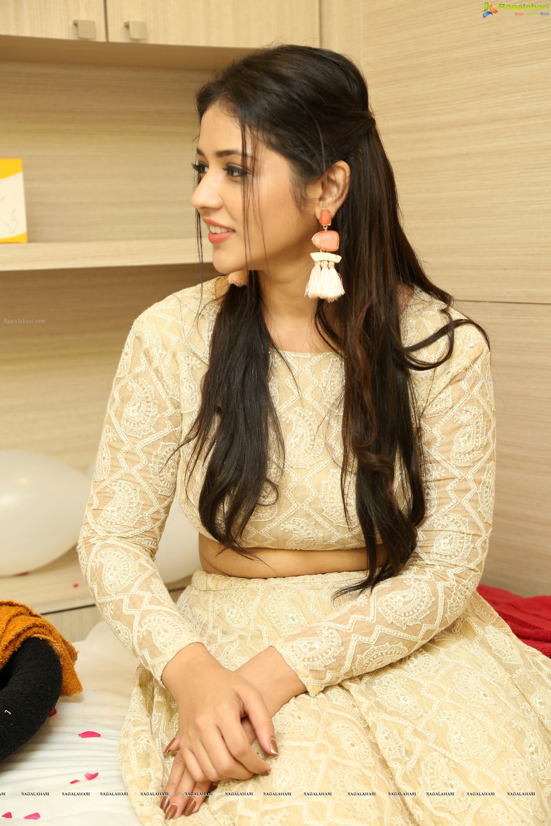 Priyanka Jawalkar @ Be You Salon Launch at Nalgonda - HD Gallery