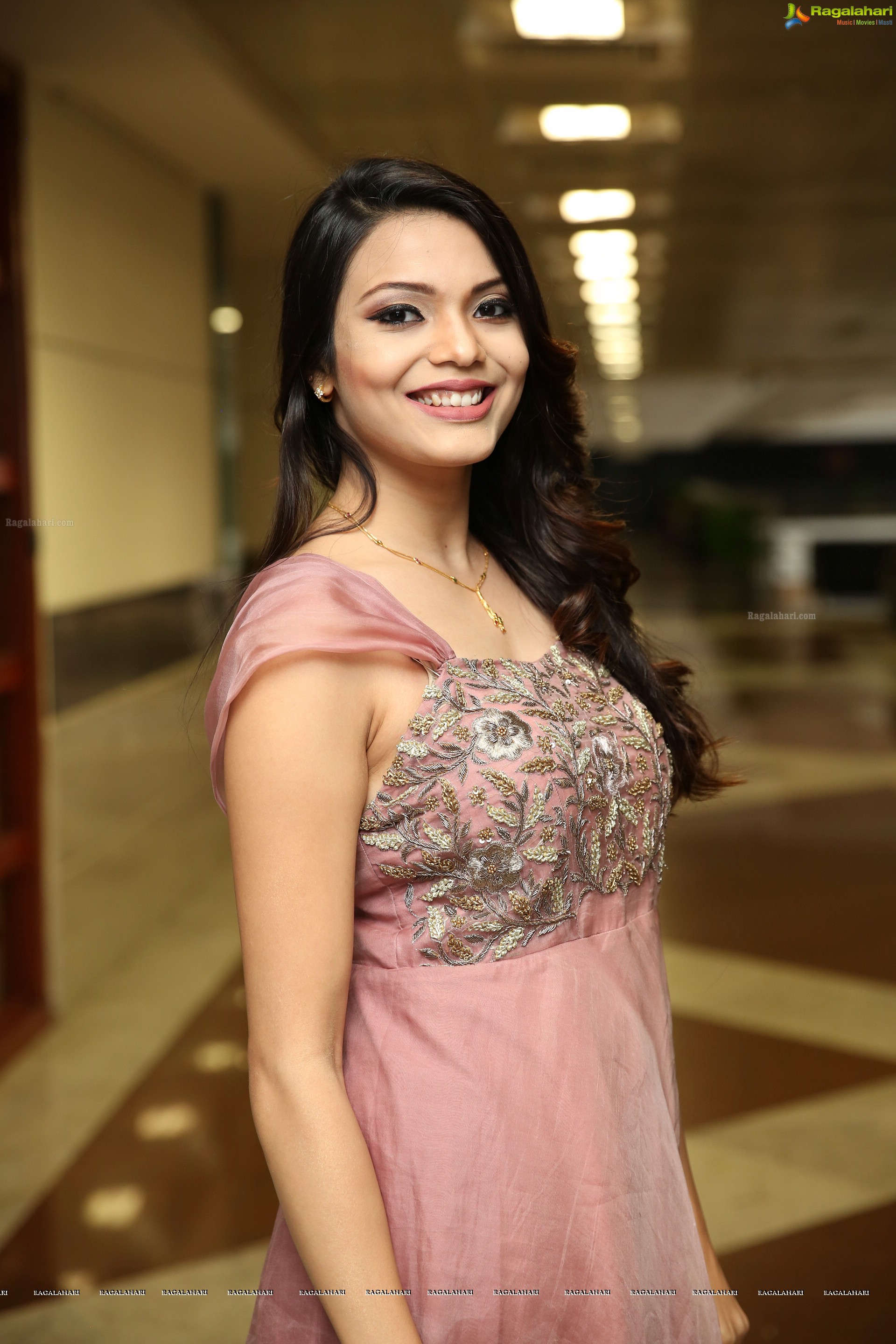 Sahithi Jadi @ Hi-Life Hi-End Fashion Show & Grand Curtain Raiser - HD Gallery