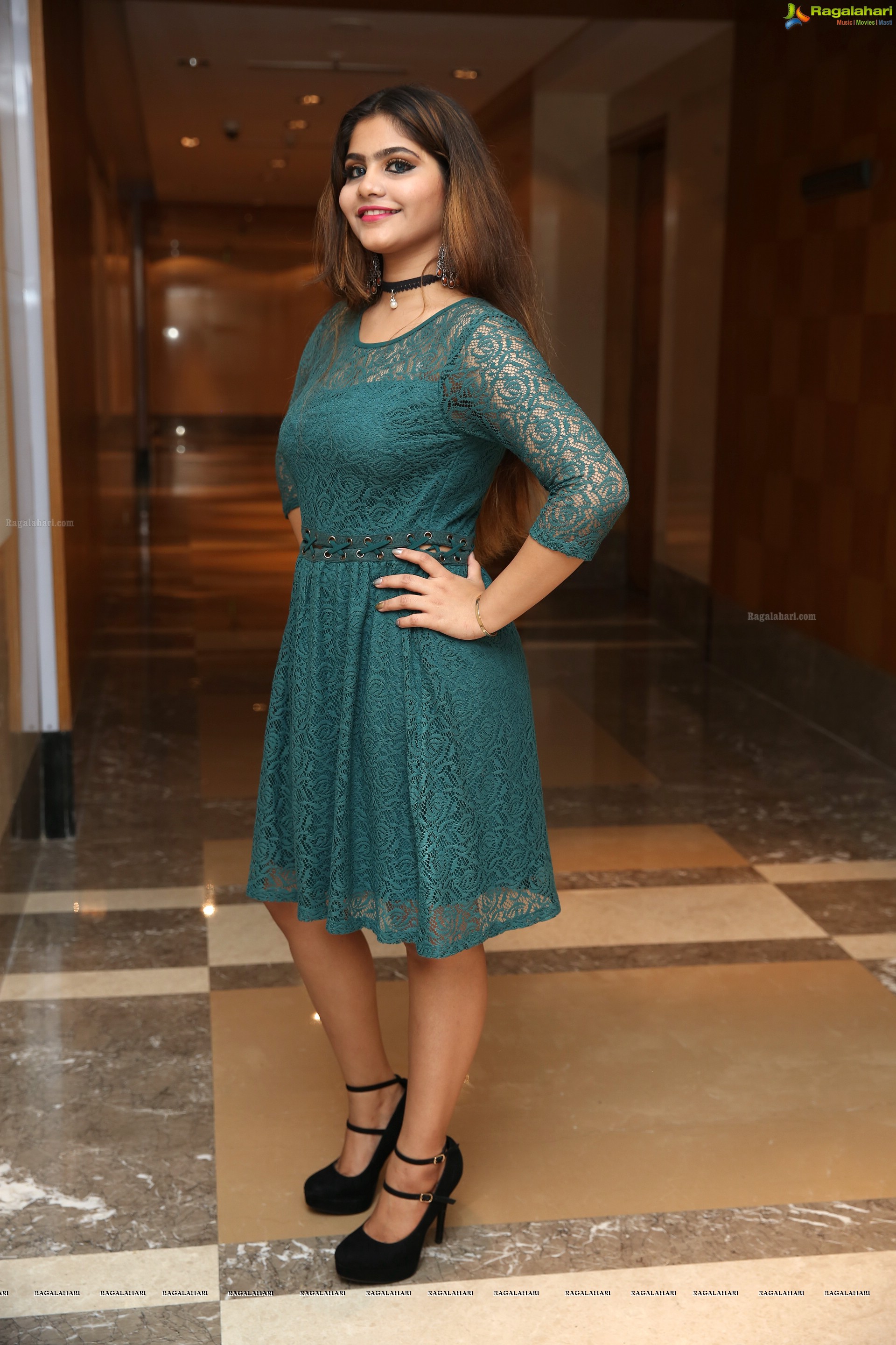 Sara Khan @ Haat Fashion & Lifestyle Exhibition Curtain Raiser - HD Gallery