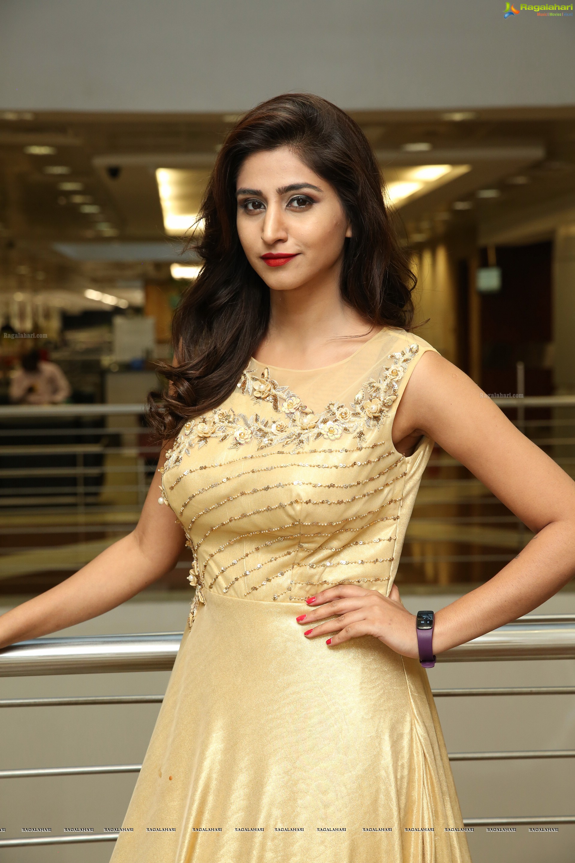 Varshini Sounderajan @ Hi-Life Hi-End Fashion Show & Grand Curtain Raiser - HD Gallery