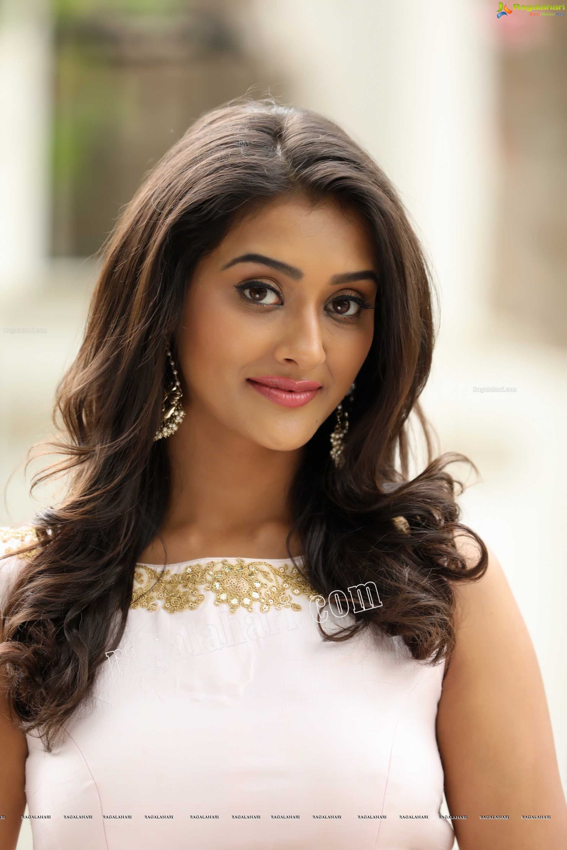 Pooja Jhaveri (Exclusive Photo Shoot) (High Definition Photos)