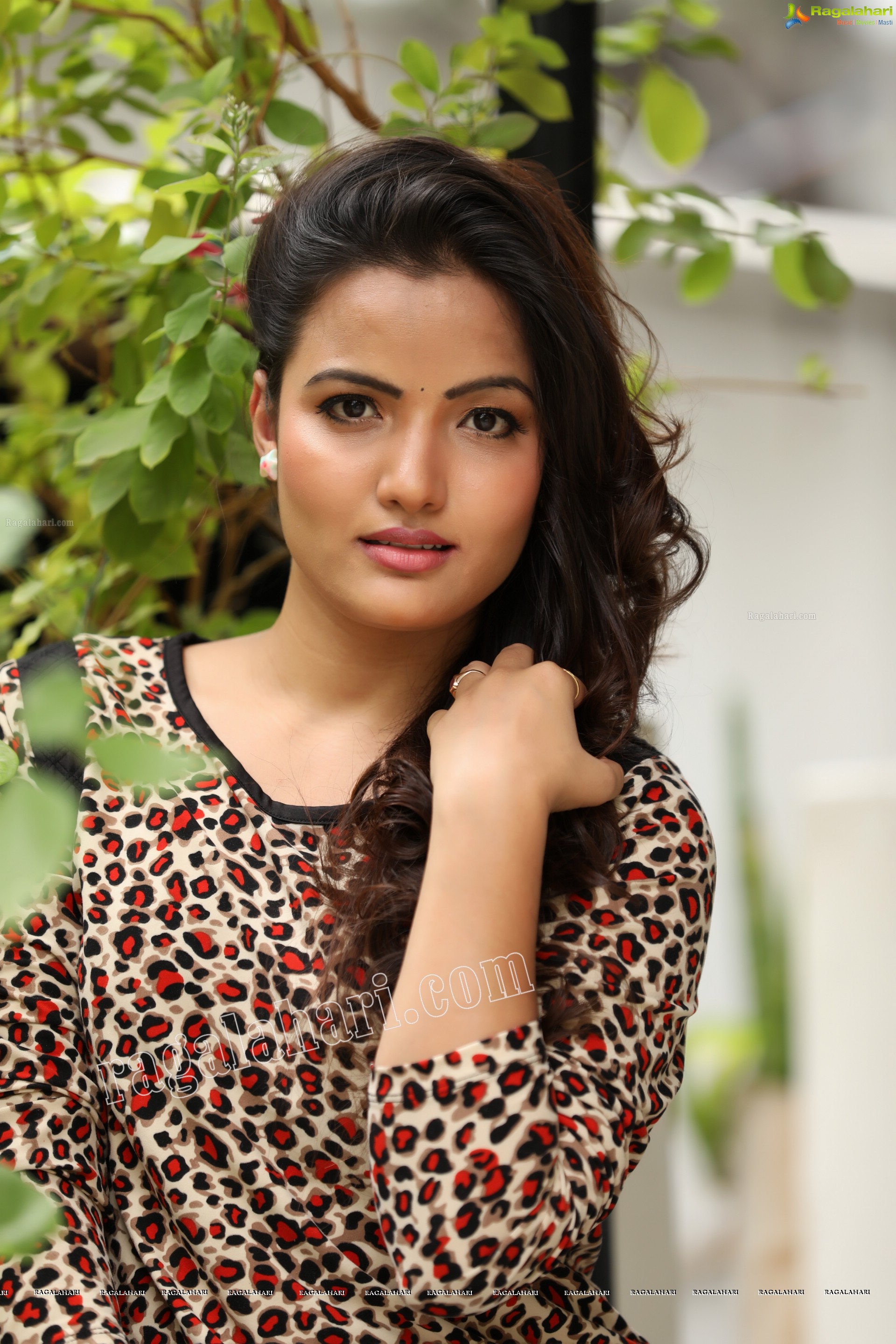 Siri Hanmanth (Exclusive Photo Shoot) (High Definition Photos)